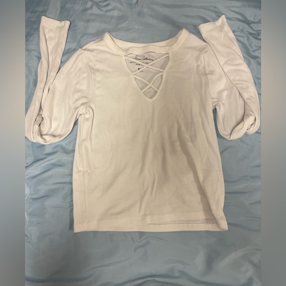 Women’s Hollister Must Have Collection White Long Sleeve - Picture 1 of 2